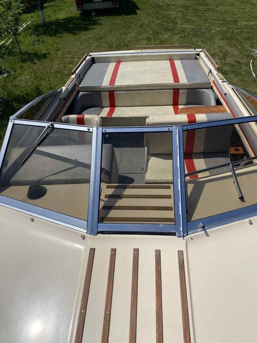 Sportowa łódź motorowa z kabiną - Cranchi Derby 216