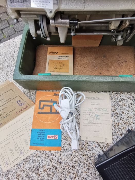 Predom Łucznik 466 z 1981r wraz z  dokumentacją maszyna do szycia