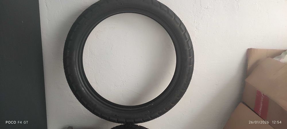 Pneu frente 90x/90 R17 , peneu traseiro 130/90 R15