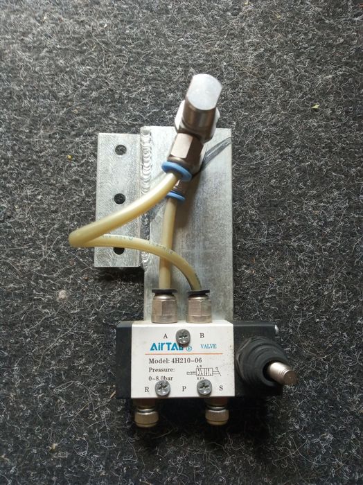 Пневматичний розподільник та пневмоциліндр AIRTAC