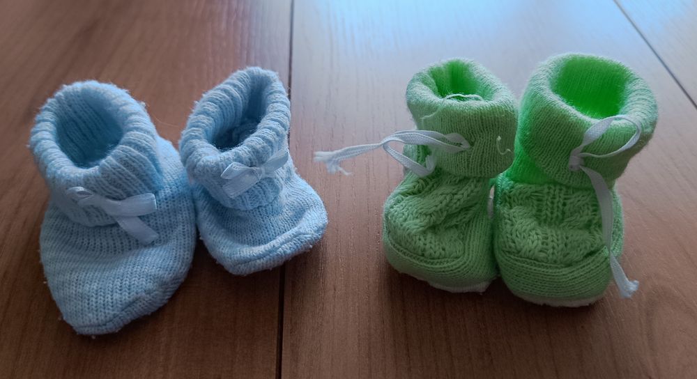 Pack bebé: 4 pares meias, 2 sapatos de lã e 1 Luvas