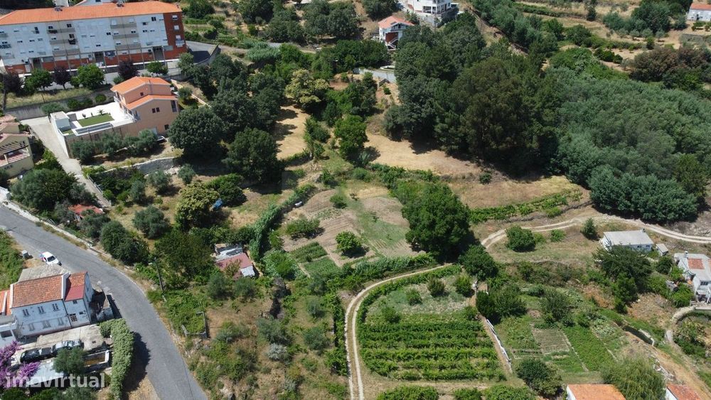 Terreno com 4.522 m² e Viabilidade de Construção - Vila do Carvalho