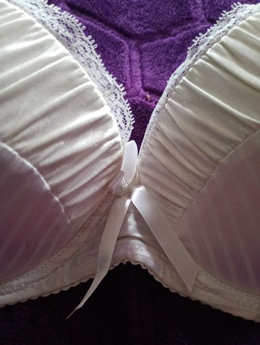 Śliczny mieniący stanik push up