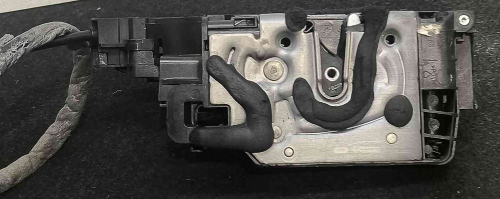Fechadura / Fecho Porta Trás Esquerdo A2220064099 - MERCEDES-BENZ GLC