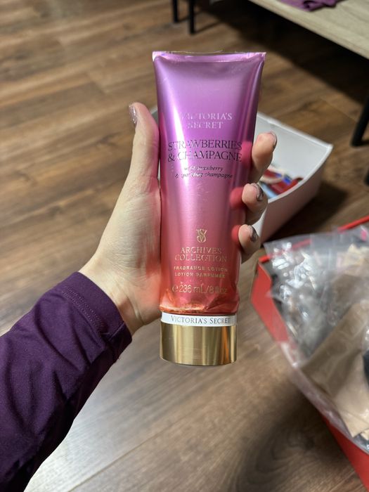 Косметика victoria's secret оригінал з невеликими дефектами