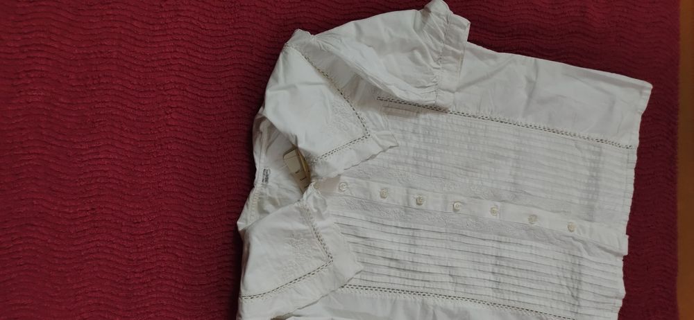 Blusa c/ gola manga curta.