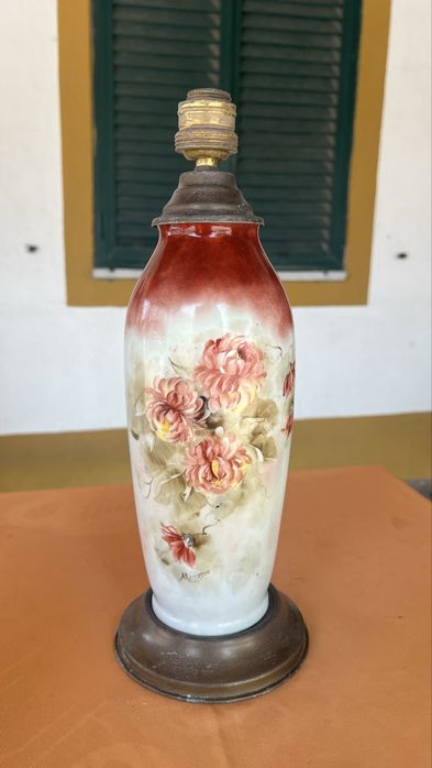 Candeeiro vintage em porcelana pintada à mão – base decorativa floral