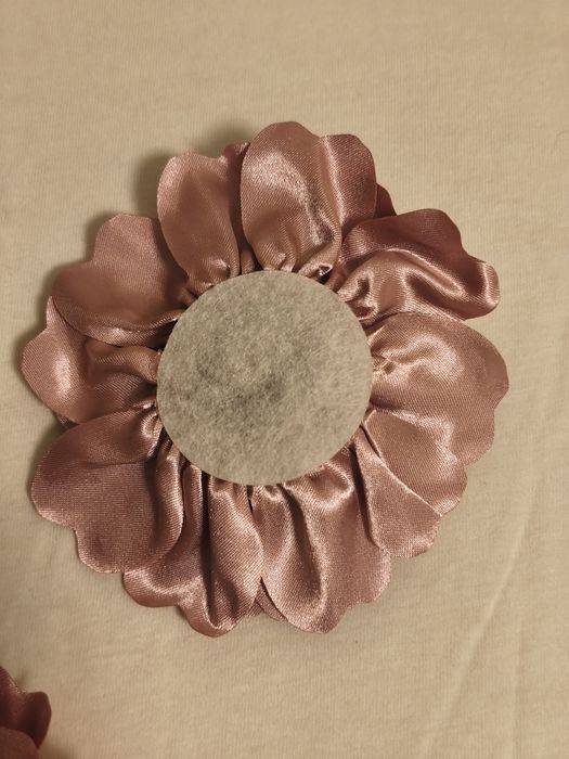 3 flores em cetim 10cm rosa velho