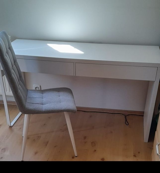 Biała toaletka, biurko długie