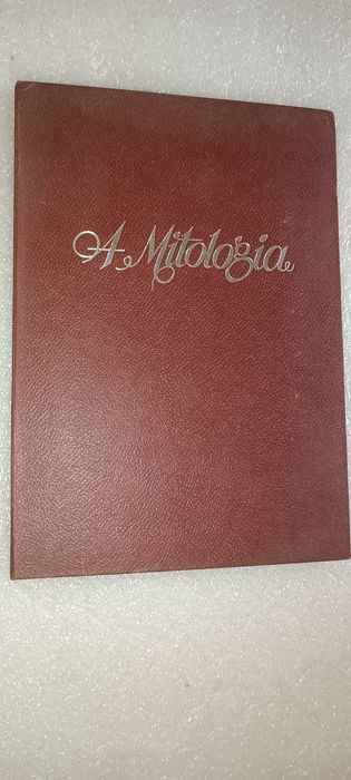Antigo livro a mitologia  com estampas