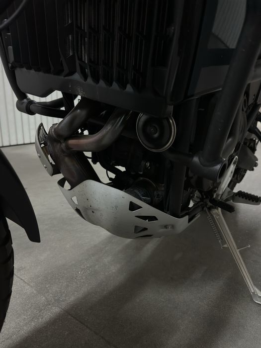 mota yamaha ténéré  pouco uso.