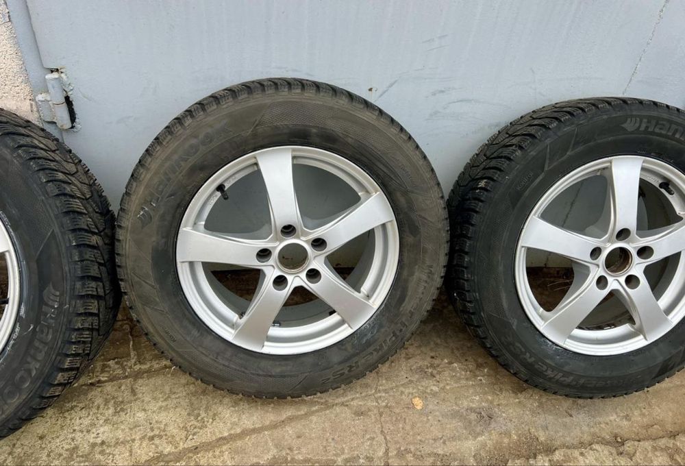 Продам резину з дисками 215/65r16