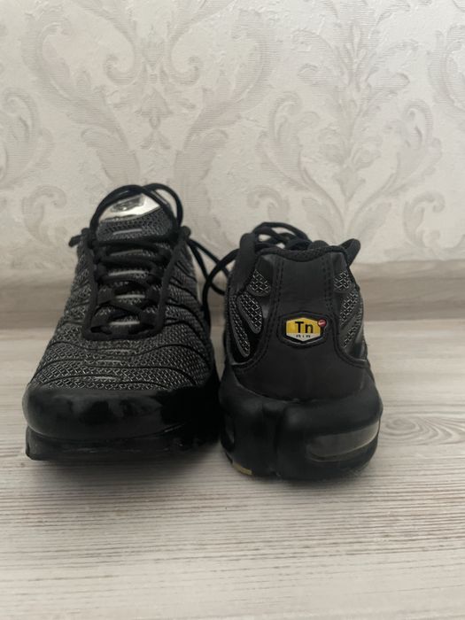 Кросівки Nike Air Tn  розмір 38 стелька 24см