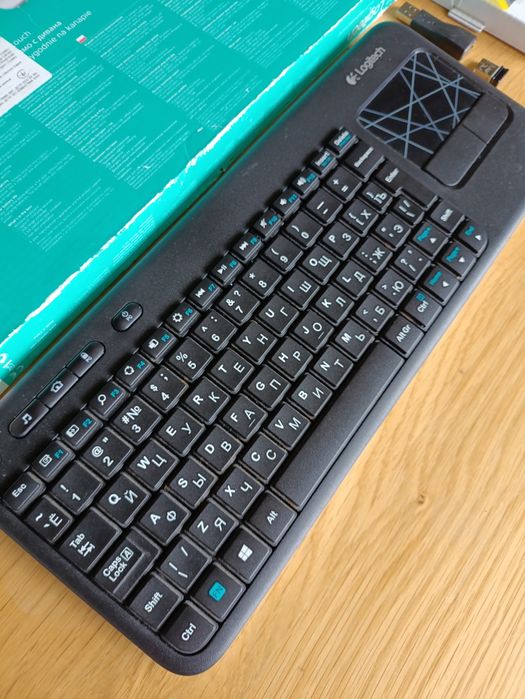 бездротова клавіатура з тачпадом Logitech Wireless Touch Keyboard K400