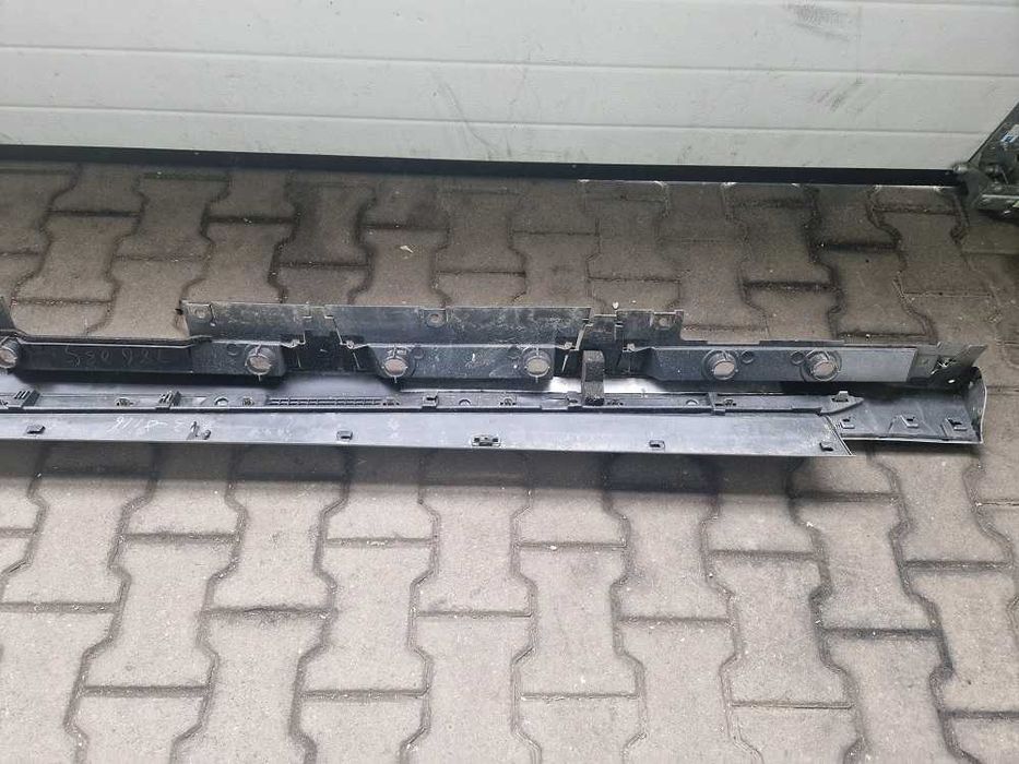 Lexus LS V 5 17r.- Listwa Progowa Prawa