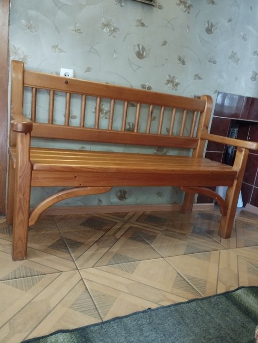Лавка дерев'яна.