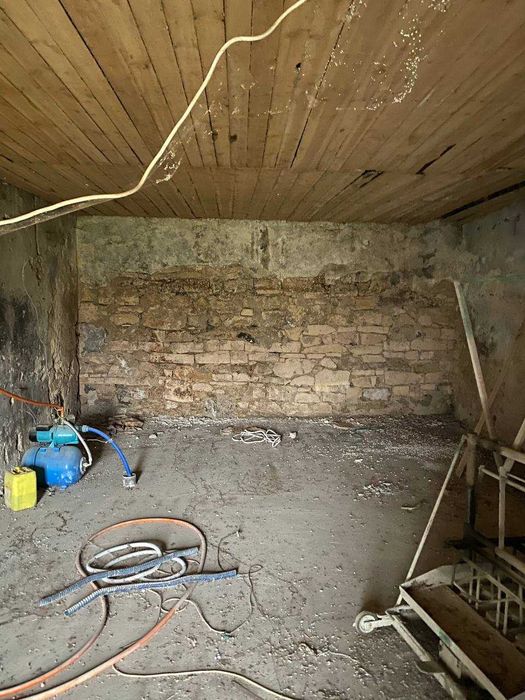 Продаж приміщення неподалік міста