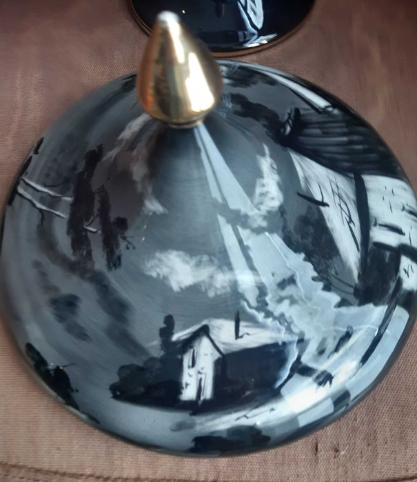 Magnífica Bomboneira em faiança de Alcobaça