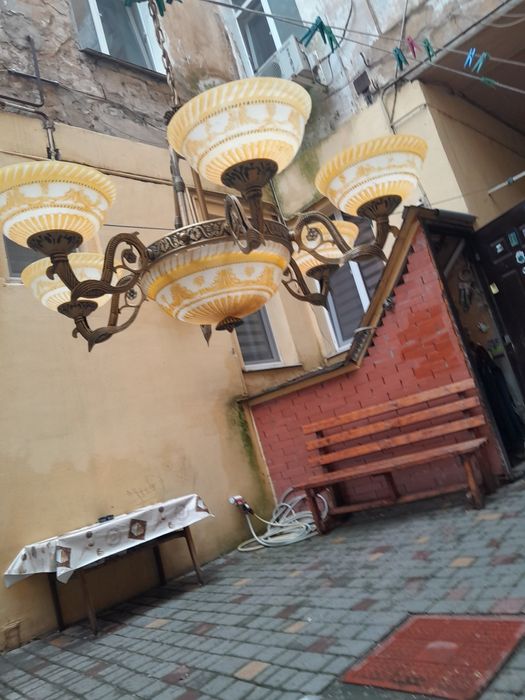 Продам люстру  в хорошим состояние все целіи