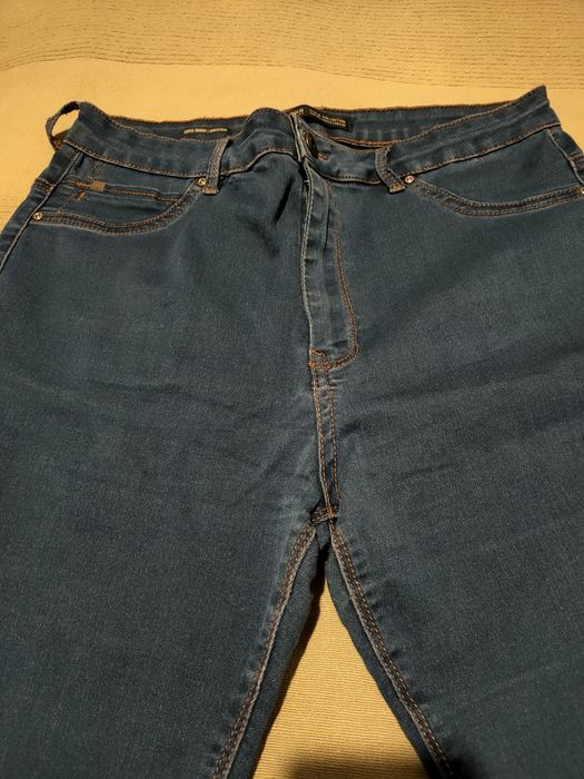 Dżinsy Bershka rozm 42-44