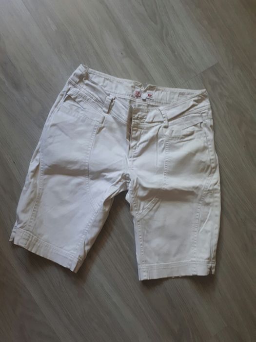 Biale bermudy cropp rozmiar m