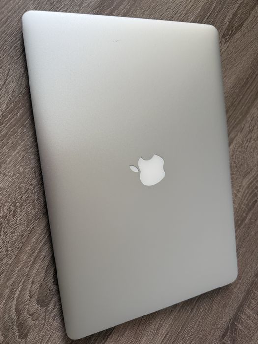 MacBook Pro 15 Retina 2015 | i7 | 16GB RAM | SSD 500GB | Original Charger