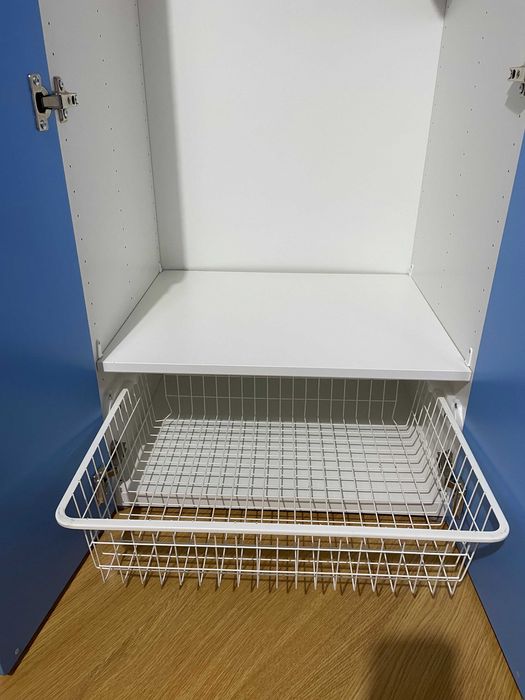 Roupeiro e camiseiro quarto de criança