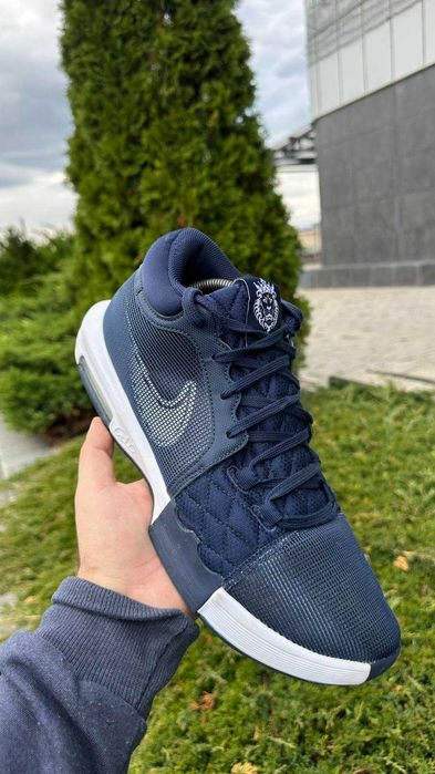 #4781 Nike LeBron Witness VIII [US 13 | 31  cm]