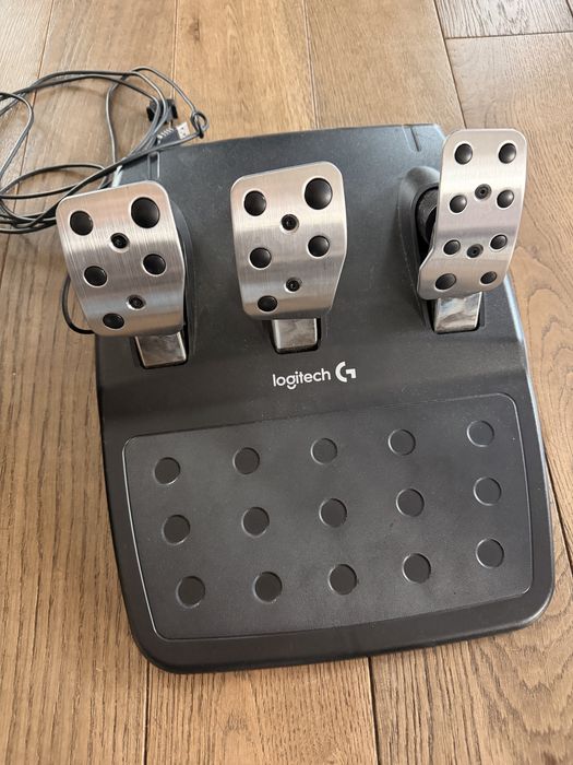 Logitech G29 Driving Force – Kierownica + Pedale – Realizm i Precyzja!