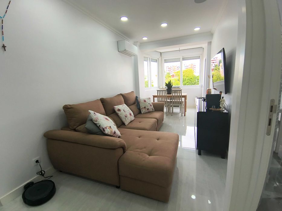 Apartamento T3 Renovado em Almada – Luz Natural e Conforto