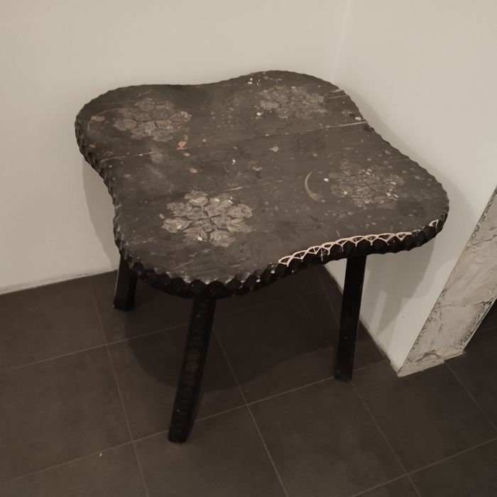 Stół drewniany z taboretami