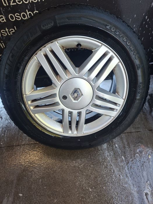 Oryginalne Alufelgi Renault z oponami zimowymi Michelin 205/60 R16