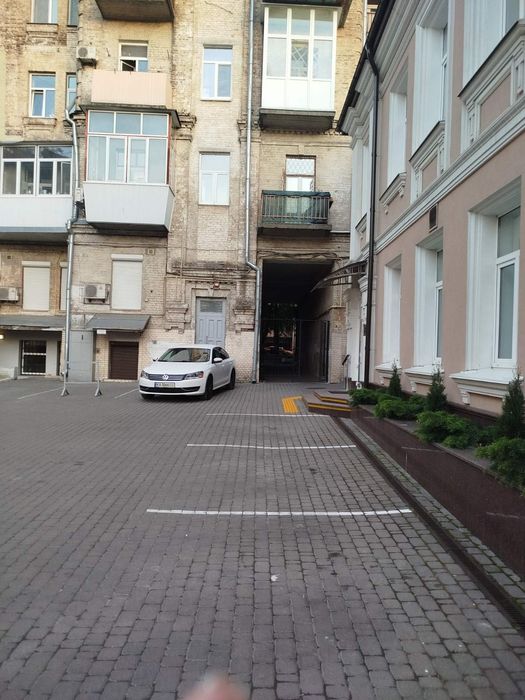 Продам 1 кімнатну квартиру  Бульварно-Кудрявська 8 б