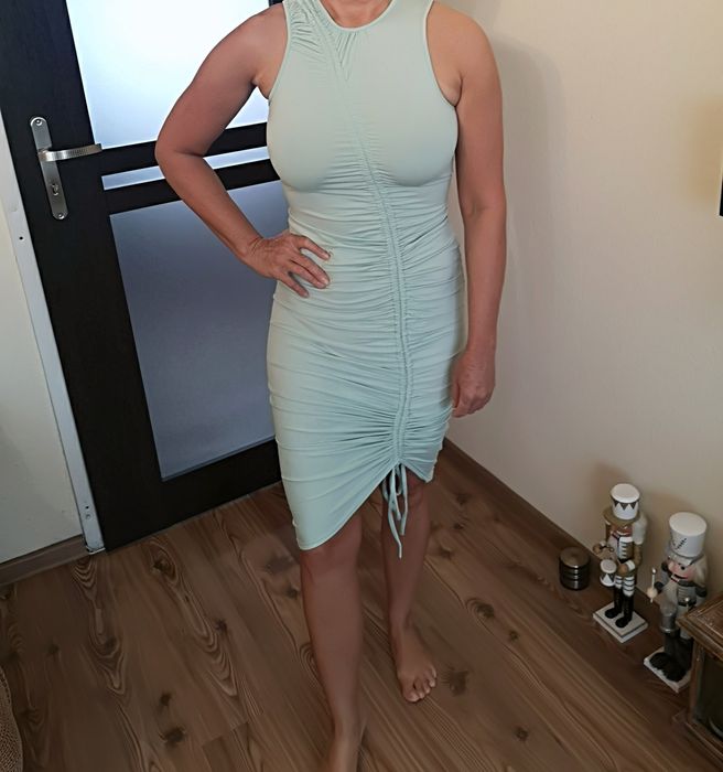 Przepiękna sukienka, na wszelkie okazje.