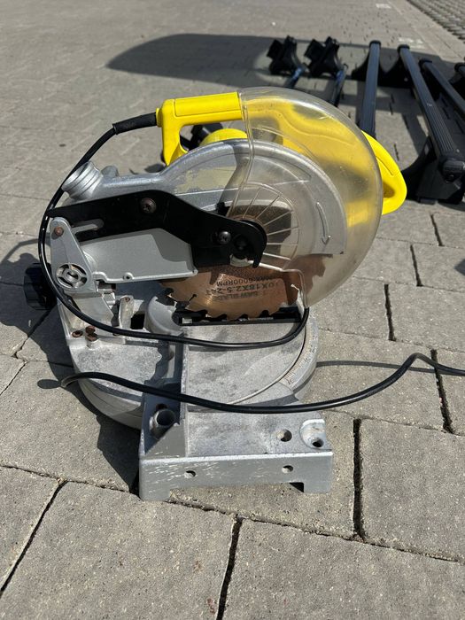 Zestaw elektronarzędzi – piła ukośnica + dodatkowe narzędzia