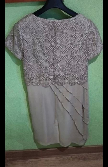 Elegancka sukienka z koronką