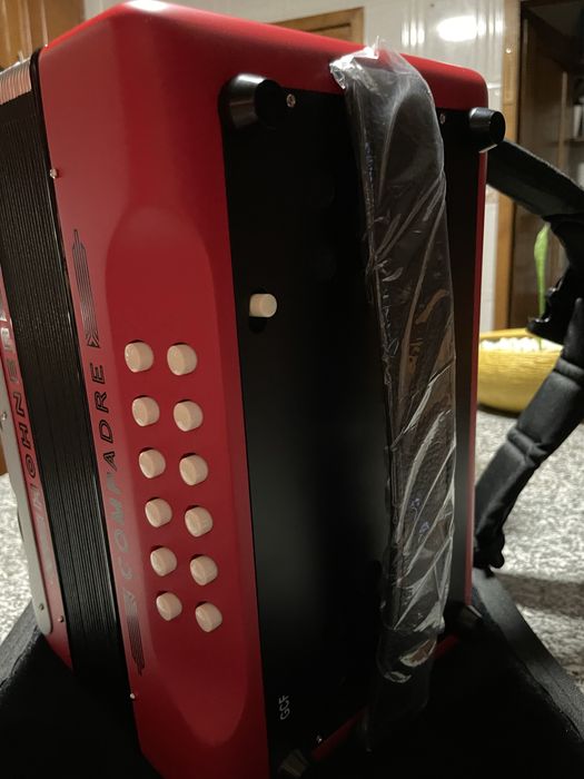 Hohner Compadre GCF Red Silver Grill