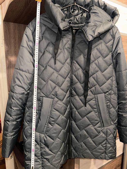 Продам женскую курточку нову