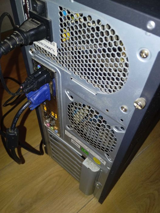 Komputer stacjonarny plus monitor