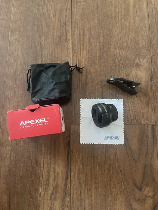 Apexel APL-0.45WM — широкоугольная линза 0,45× + макро 12,5× для смартфона.