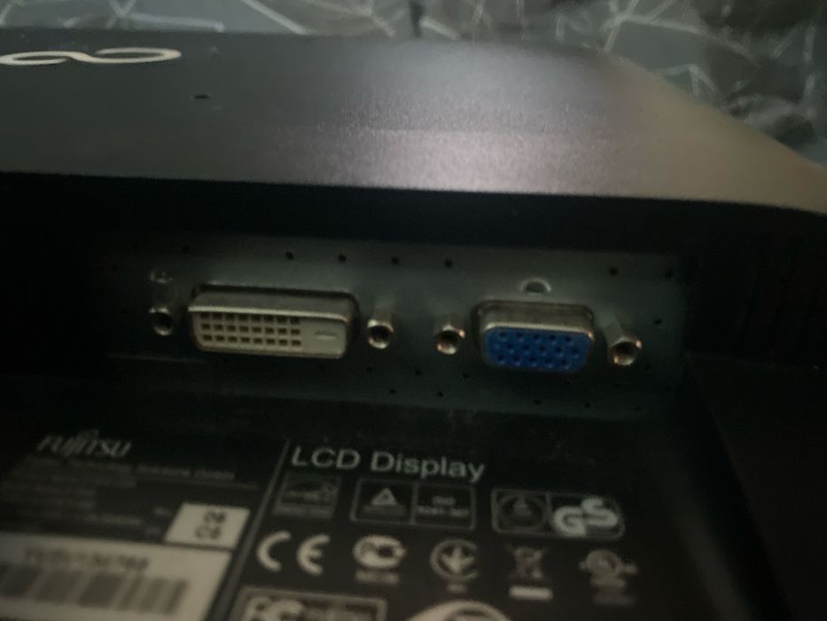 Monitor z fujitsu