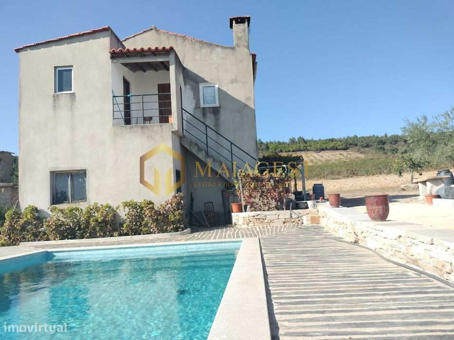 Quinta da Travessa com 3 hectares e piscina em Freixo Espada à Cinta