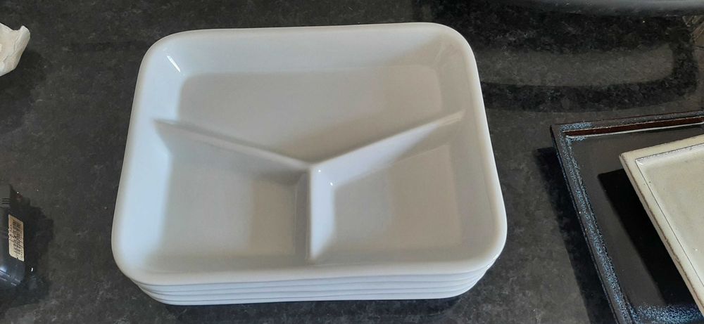 Ceramic plate with compartments442110114257315840