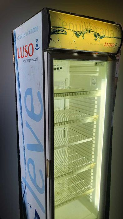 Armário de Frio Vertical - Visacooler
