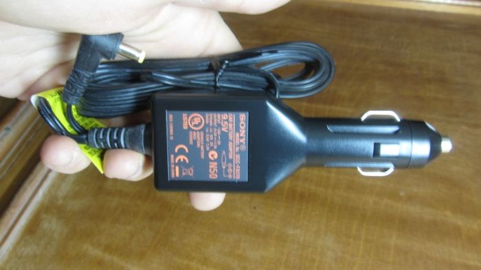 Автомобильное зарядное устройство SONY DCC-FX170 новое