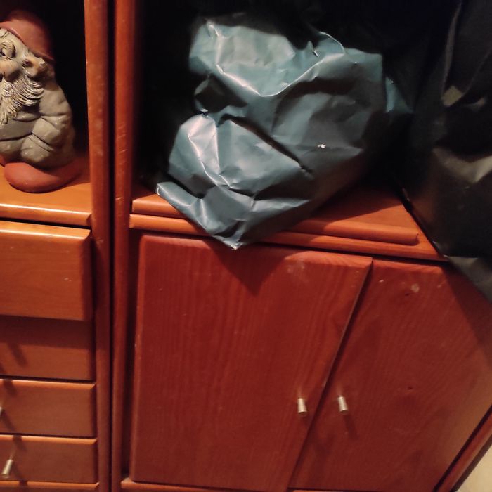 Estante de 3 modulos com gavetas,prateleiras abertas e fechadas.