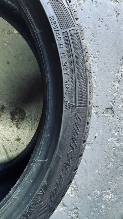 R19 225/40 Vredestein шини зимоаі комлект