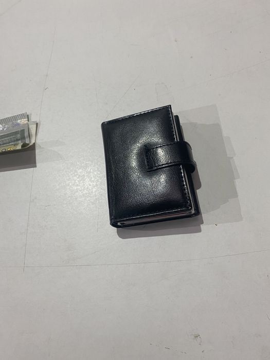 Carteira com proteçao de cartoes credito e debito