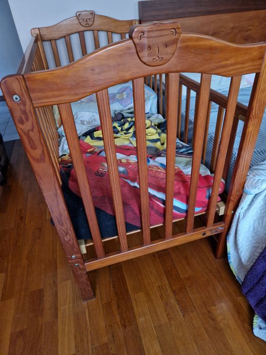 Cama de criança em madeira