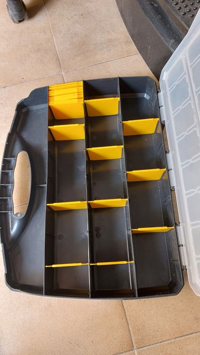 Caixa de arrumação com 24 divisões